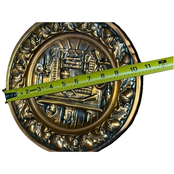 Vtg Coppercraft Guild embossed copper wall plate  colonial fireplace scene 2 Set - Picture 8 of 8